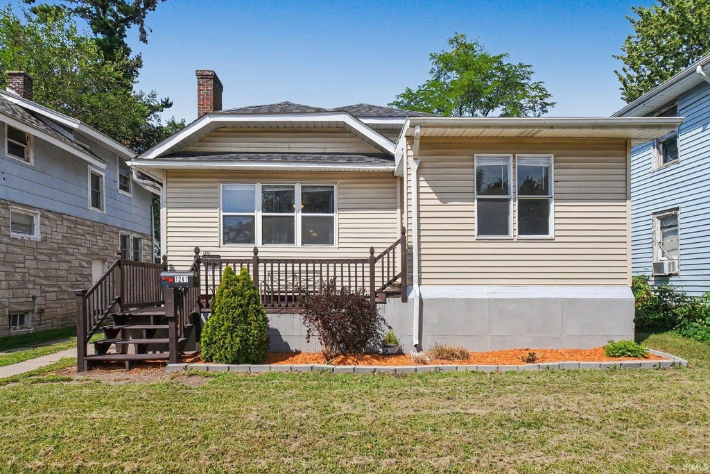 Photo of 1241 Diamond Avenue, South Bend, IN 46628 (MLS # 202637385)