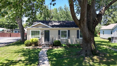 Photo of 1620 E Blackford Avenue, Evansville, IN 47714 (MLS # 202621319)