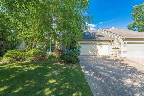 Photo of 9417 S Harbour Pointe Drive, Bloomington, IN 47401 (MLS # 202624860)