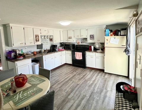 Tiny photo for 419 S Third Street, Boonville, IN 47610 (MLS # 202549877)