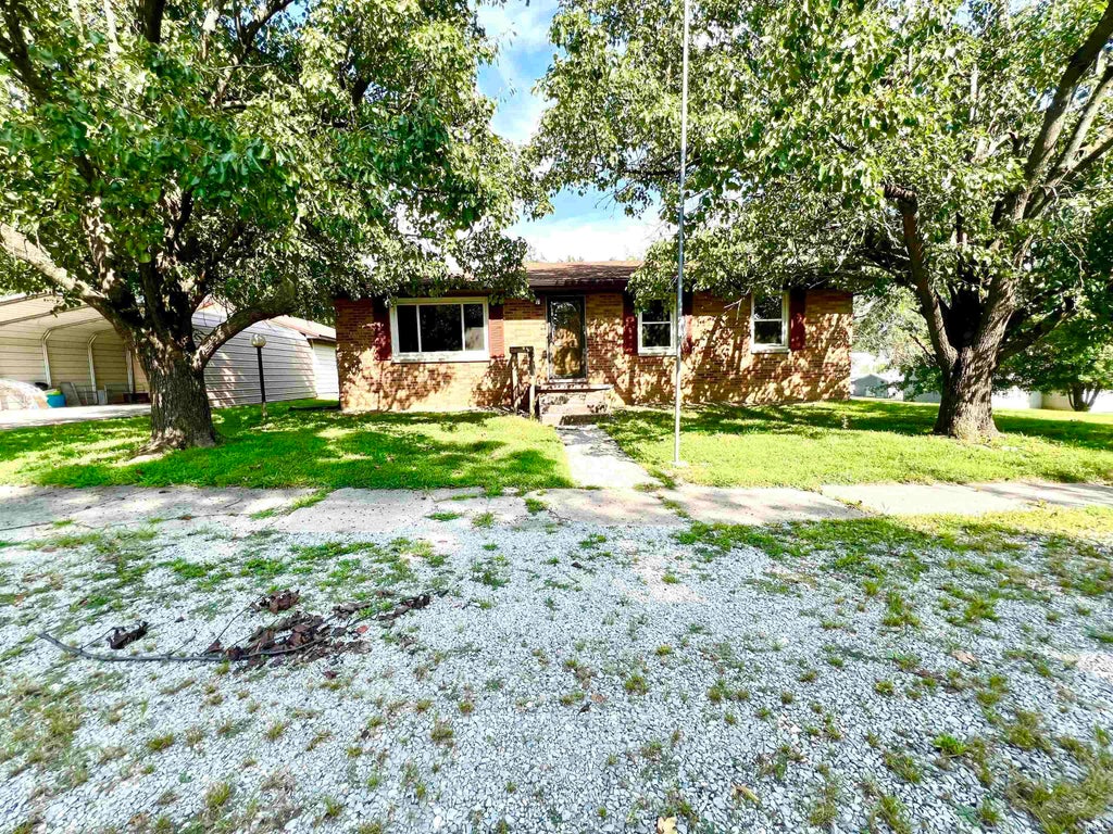 Photo of 5254 S Washington Street, Oakland City, IN 47660 (MLS # 202634800)