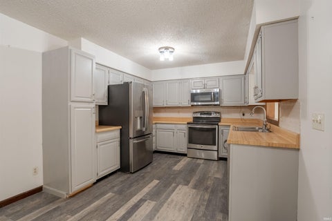 Tiny photo for 1207 Westwood Hills Drive, Evansville, IN 47720 (MLS # 202638689)