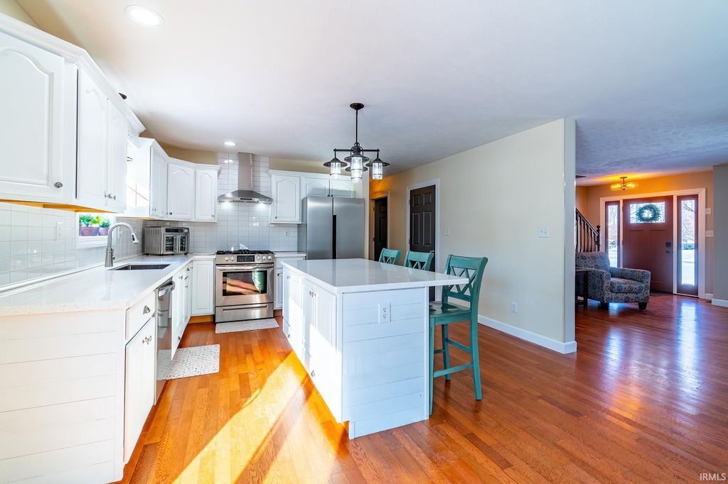 Photo of 4347 E Fox Run Drive, Syracuse, IN 46567 (MLS # 202606028)