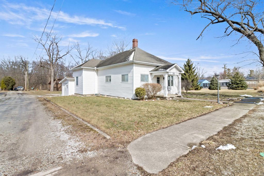 Photo of 163 E Anson Street, Upland, IN 46989 (MLS # 202606734)