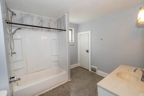 Tiny photo for 1010 Vassar Avenue, South Bend, IN 46616 (MLS # 202643719)