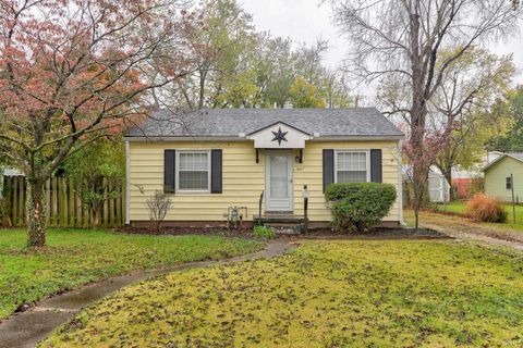 Photo of 1807 Waggoner Avenue, Evansville, IN 47714 (MLS # 202543886) Photo of 1807 Waggoner Avenue, Evansville, IN 47714 (MLS # 202543886)