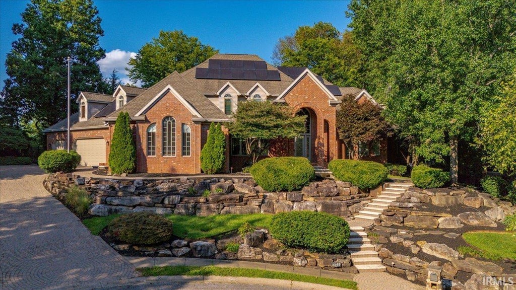 Photo of 5544 Crimson Court, Newburgh, IN 47630 (MLS # 202634629)