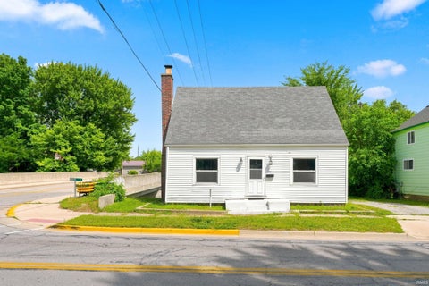 Photo of 212 W LINCOLNWAY Road, Ligonier, IN 46767 (MLS # 202630806)