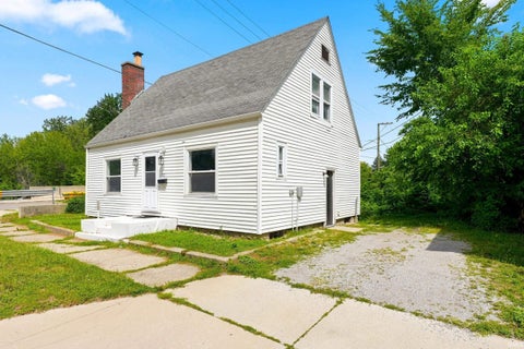 Tiny photo for 212 W LINCOLNWAY Road, Ligonier, IN 46767 (MLS # 202630806)