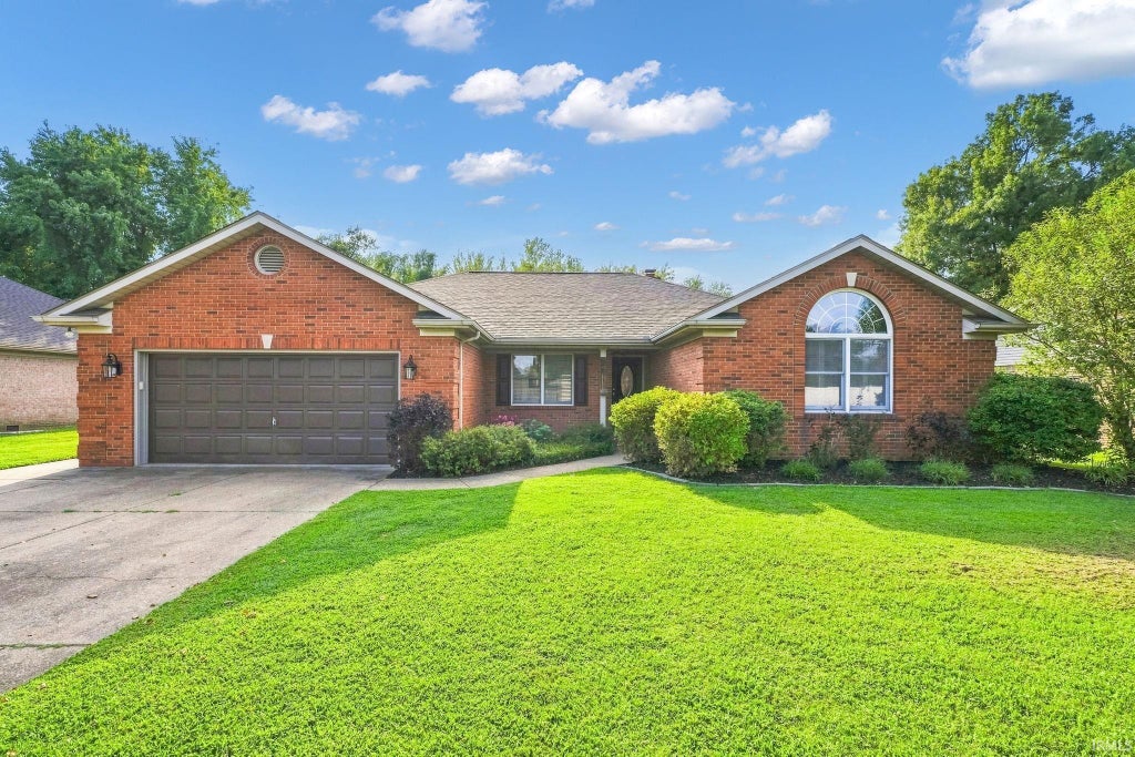Photo of 2611 Conestoga Court, Newburgh, IN 47630 (MLS # 202644081)
