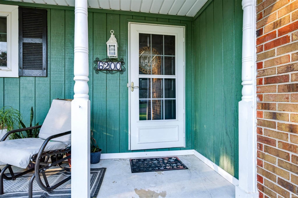 Photo of 6200 Chesapeake Drive, Mount Vernon, IN 47620 (MLS # 202638967)