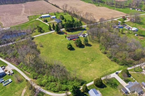 Tiny photo for 2975 W Mohee Road, Hartford City, IN 47348 (MLS # 202612361)