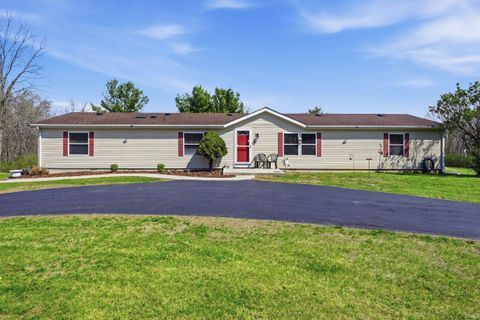 Photo of 2975 W Mohee Road, Hartford City, IN 47348 (MLS # 202612361)
