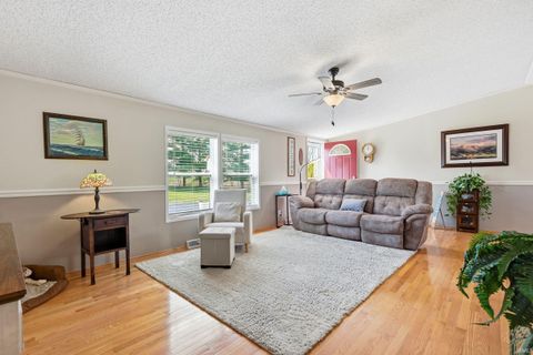 Tiny photo for 2975 W Mohee Road, Hartford City, IN 47348 (MLS # 202612361)