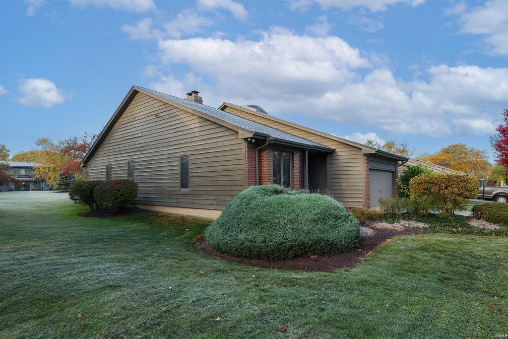 Photo of 5722 Port Royal, Fort Wayne, IN 46815 (MLS # 202543546)