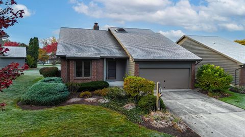 Photo of 5722 Port Royal, Fort Wayne, IN 46815 (MLS # 202543546)