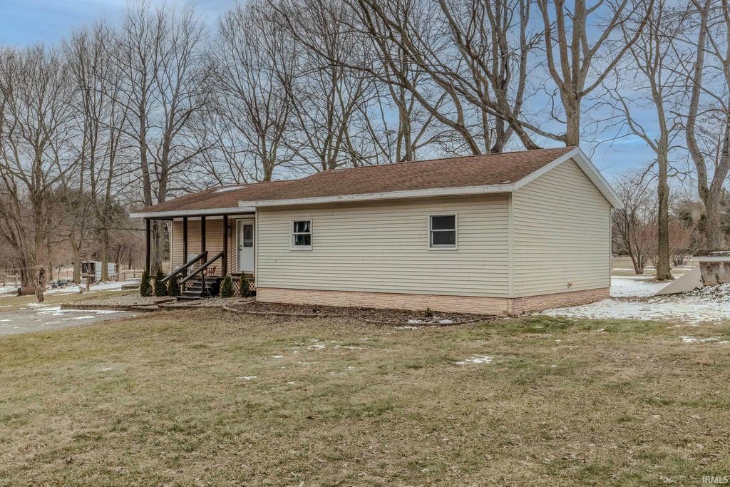 Photo of 4445 N 1St Place, Leesburg, IN 46538 (MLS # 202606011)