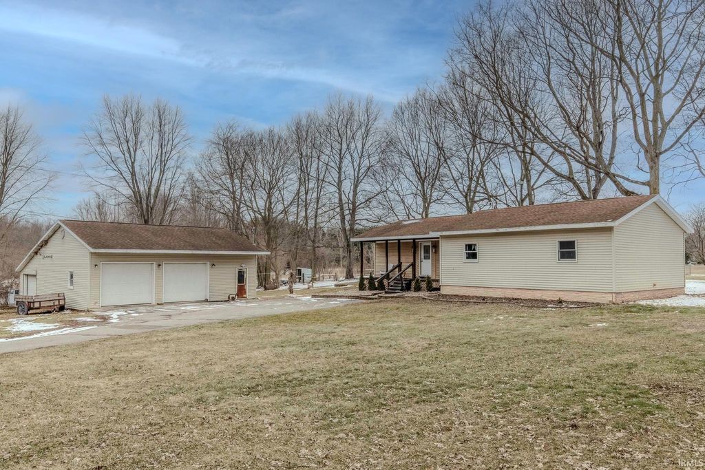 Photo of 4445 N 1St Place, Leesburg, IN 46538 (MLS # 202606011)