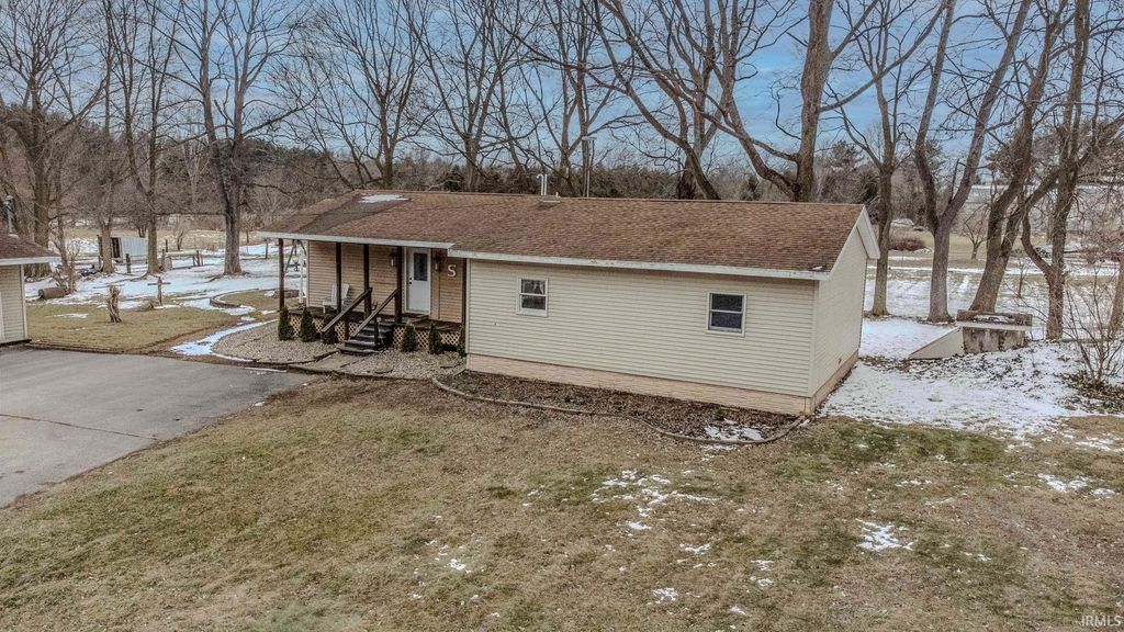 Photo of 4445 N 1St Place, Leesburg, IN 46538 (MLS # 202606011)