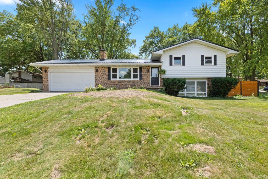 Photo of 23674 Broadway Boulevard, Elkhart, IN 46516 (MLS # 202632283)