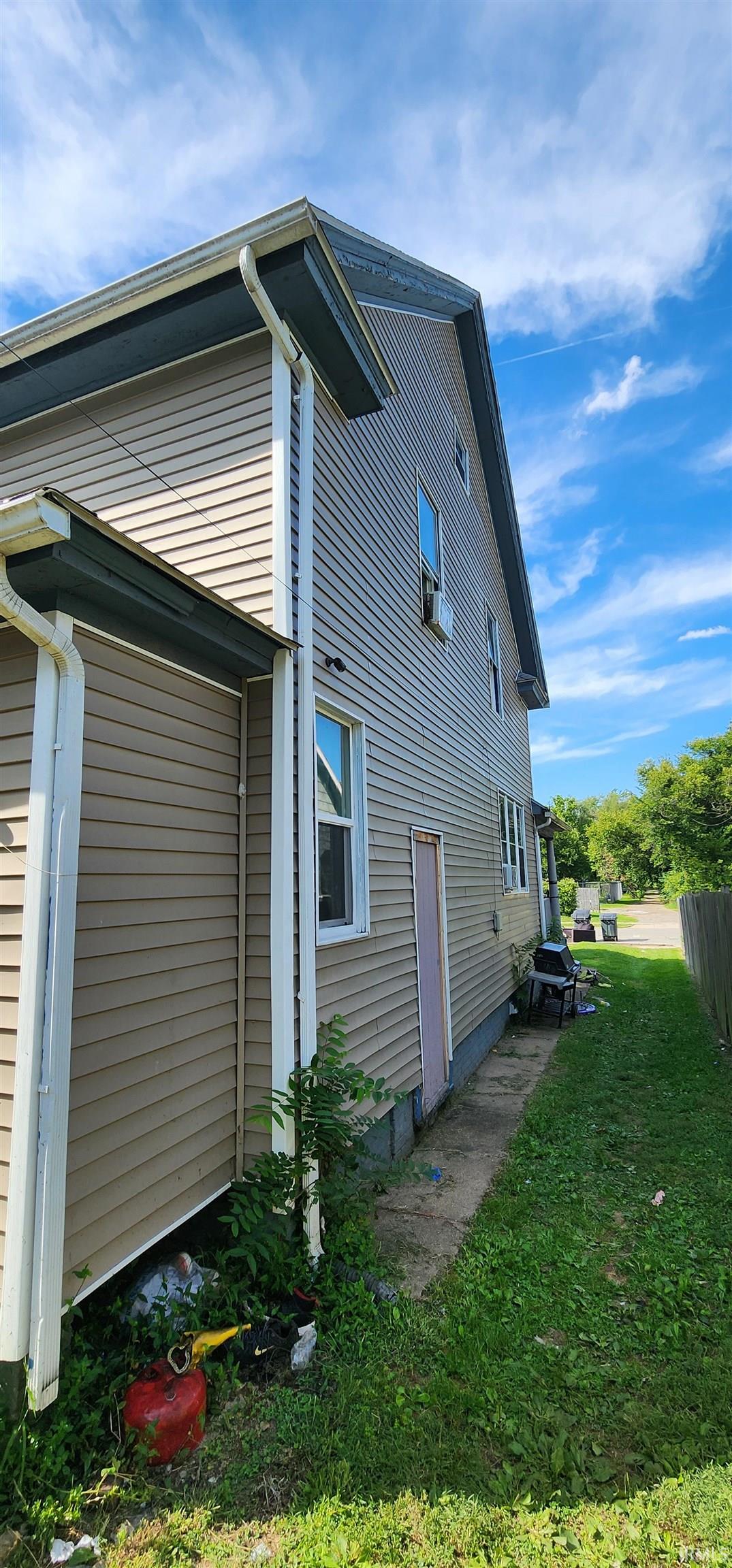 South Bend, Indiana 46613, United States, 6 Bedrooms Bedrooms, ,2 BathroomsBathrooms,Residential,Active,201889