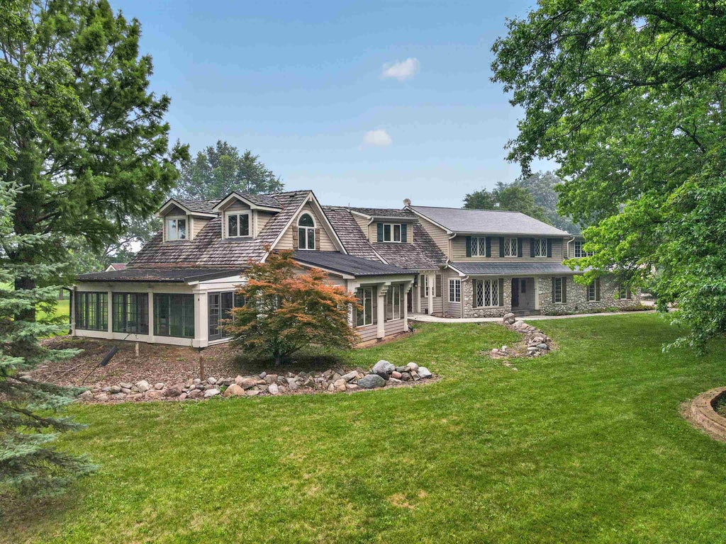 Photo of 8027 Woodwind Drive, Hoagland, IN 46745 (MLS # 202629499)