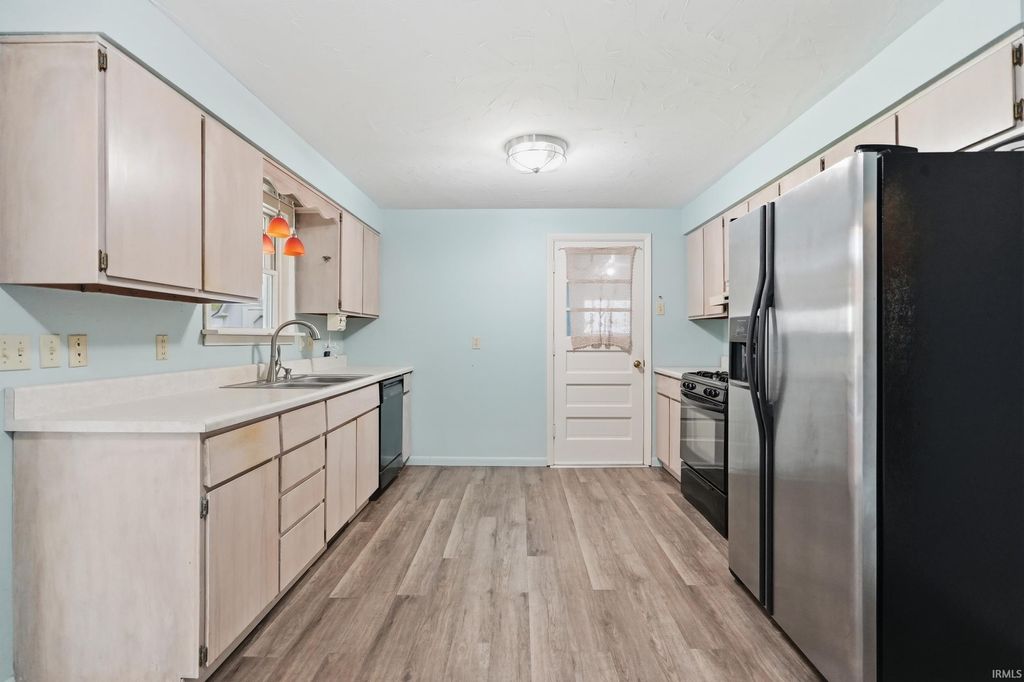 Photo of 2729 Bellevue Drive, Fort Wayne, IN 46825 (MLS # 202615956)