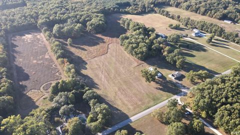 Photo of 1505 S Roosevelt Road, Knox, IN 46534 (MLS # 202540981)