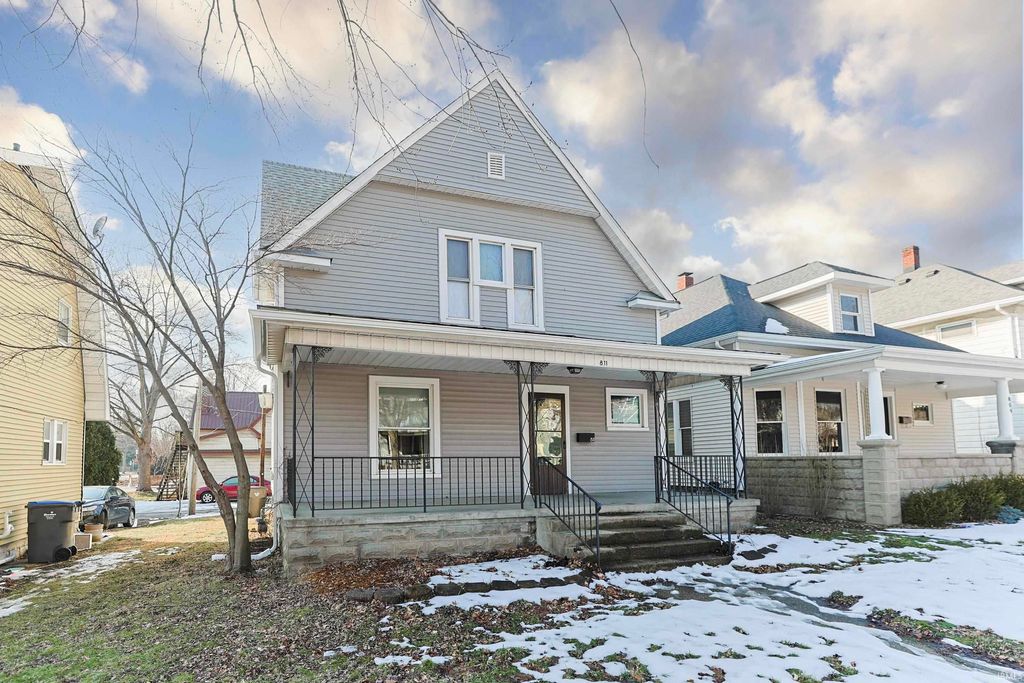 Photo of 811 S 6Th Street, Goshen, IN 46526 (MLS # 202604683)