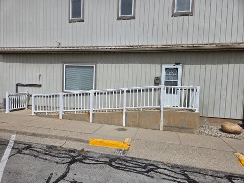 Tiny photo for 115 E Franklin Street, Winchester, IN 47354 (MLS # 202637904)