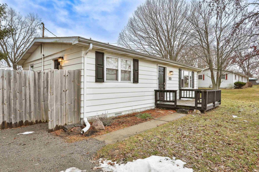 Photo of 1732 S Country Club Road, Warsaw, IN 46580 (MLS # 202549445)