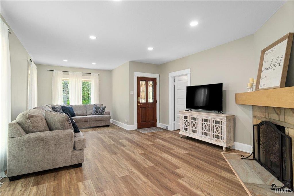 Photo of 404 W Spruce Street, Princeton, IN 47670 (MLS # 202613926)