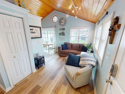 Tiny photo for 4872 N Boxman Place, Monticello, IN 47960 (MLS # 202616299)