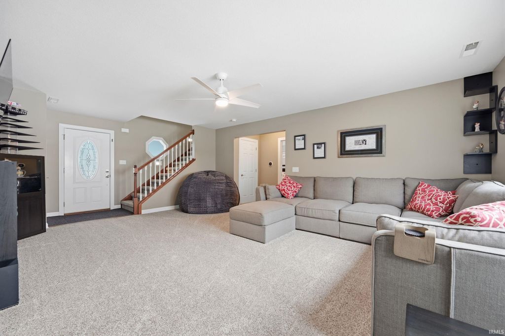 Photo of 117 Lakeview Drive, Hartford City, IN 47348 (MLS # 202606870)