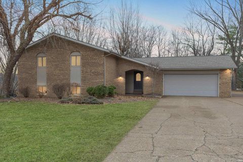 Photo of 7716 Huckleberry Lane, Evansville, IN 47712 (MLS # 202605721)