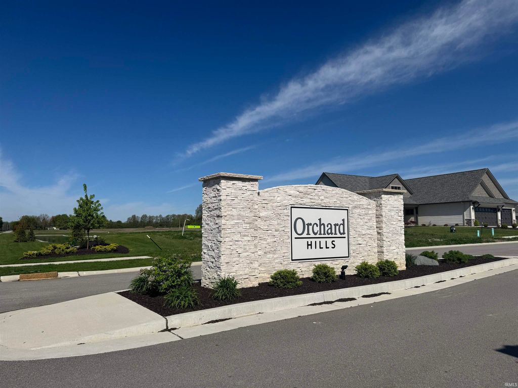 Photo of 10038 Gala Cove #17, Fort Wayne, IN 46835 (MLS # 202602626)