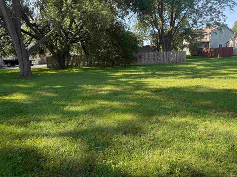 Tiny photo for 466 E Maple Street, Berne, IN 46711 (MLS # 202631826)