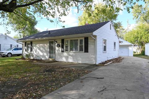 Photo of 1622 COLUMBUS Boulevard, Kokomo, IN 46901 (MLS # 202534850) Photo of 1622 COLUMBUS Boulevard, Kokomo, IN 46901 (MLS # 202534850)