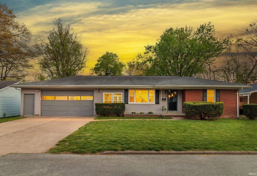 Photo of 1813 E Chandler Avenue, Evansville, IN 47714 (MLS # 202612255)