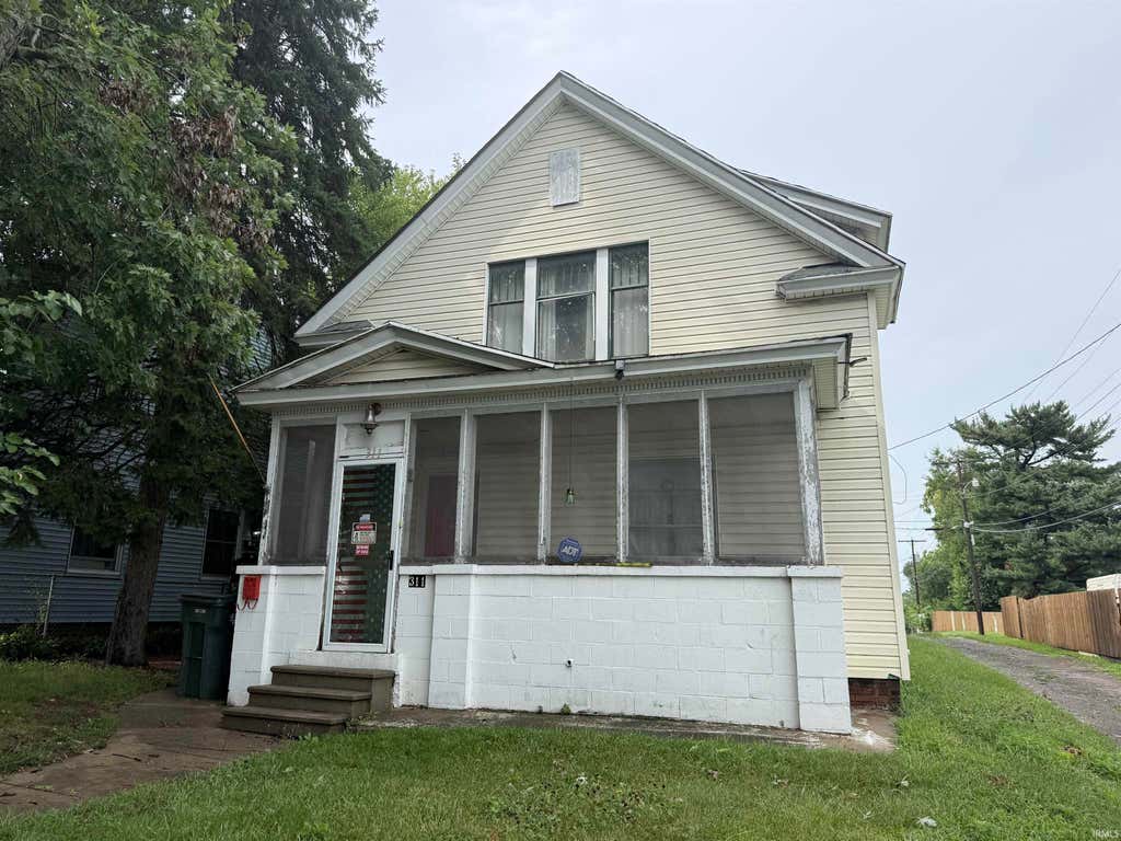 Photo of 311 W Ewing Avenue, South Bend, IN 46613 (MLS # 202632700)