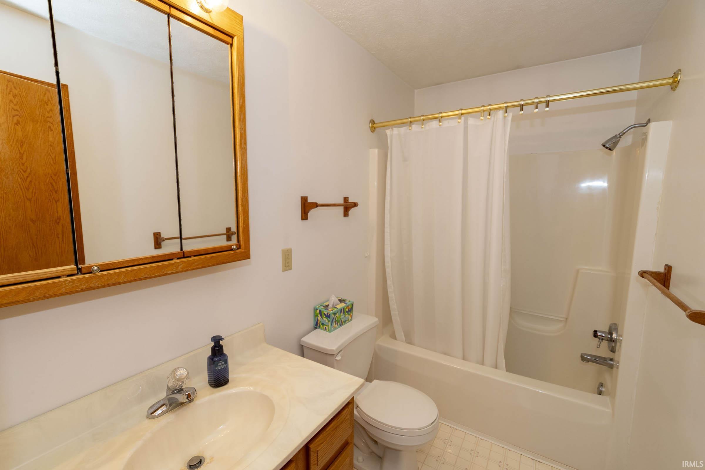 Goshen, Indiana 46528, United States, 4 Bedrooms Bedrooms, ,2 BathroomsBathrooms,Residential,Active,95490