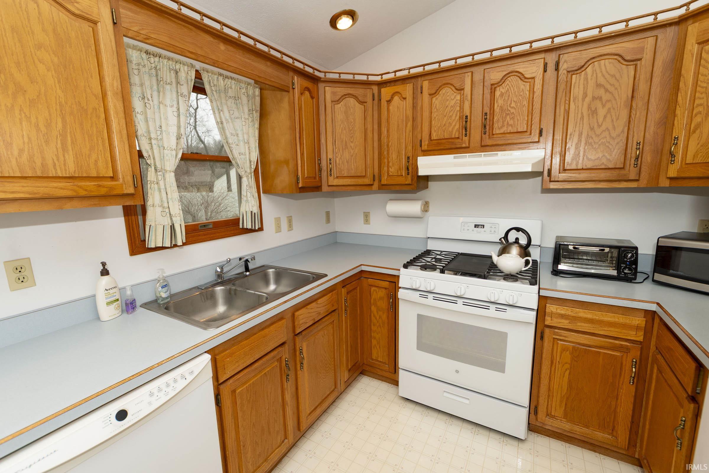 Goshen, Indiana 46528, United States, 4 Bedrooms Bedrooms, ,2 BathroomsBathrooms,Residential,Active,95490