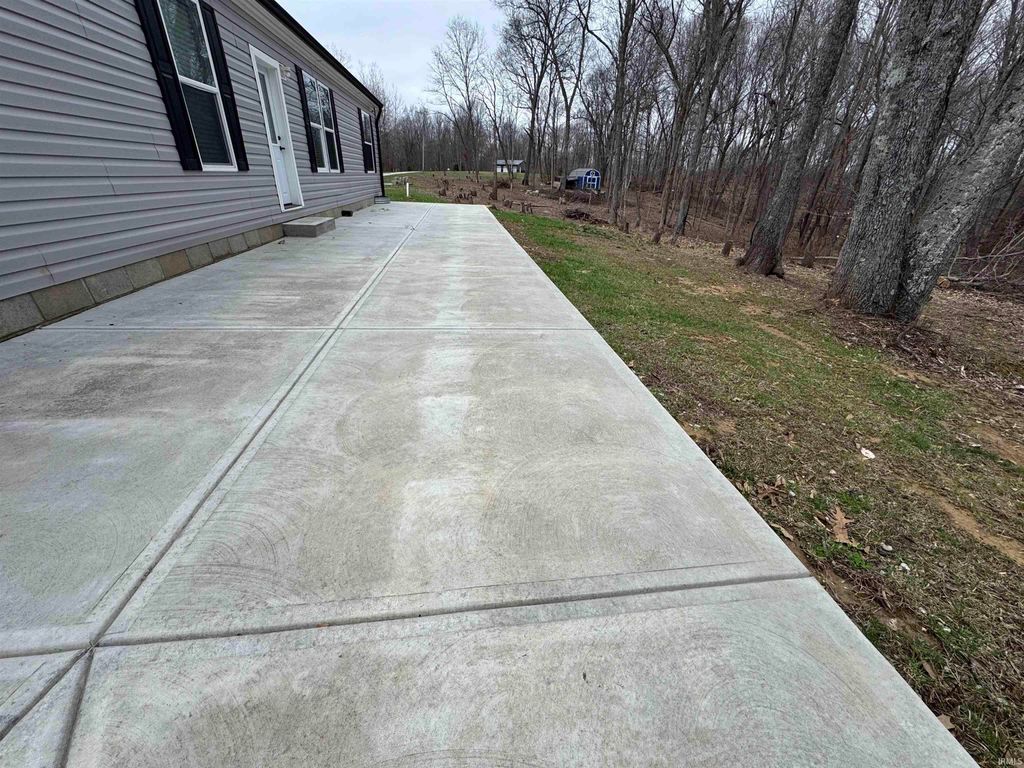 Photo of 9123 E Pine Road, Bloomfield, IN 47424 (MLS # 202607764)