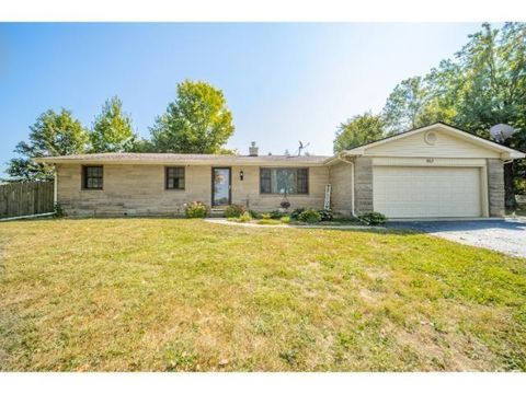 Photo of 953 Earl Drive, Upland, IN 46989 (MLS # 202538212)
