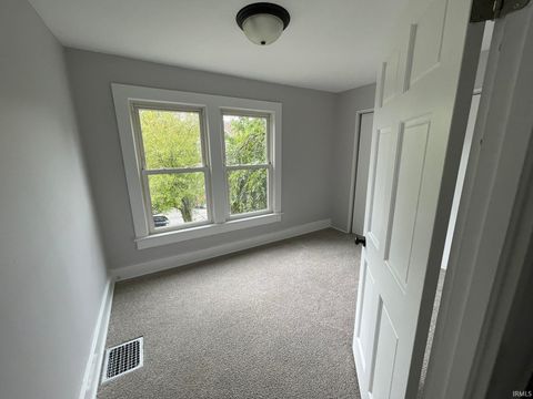 Tiny photo for 112 N Lincoln Street, Kendallville, IN 46755 (MLS # 202541356)