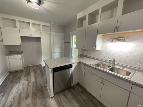 Tiny photo for 112 N Lincoln Street, Kendallville, IN 46755 (MLS # 202541356)