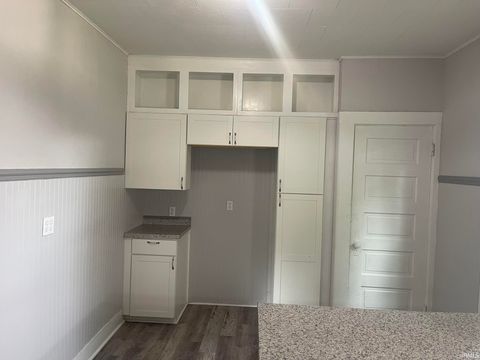 Tiny photo for 112 N Lincoln Street, Kendallville, IN 46755 (MLS # 202541356)