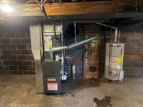 Tiny photo for 112 N Lincoln Street, Kendallville, IN 46755 (MLS # 202541356)