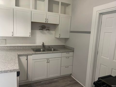 Tiny photo for 112 N Lincoln Street, Kendallville, IN 46755 (MLS # 202541356)