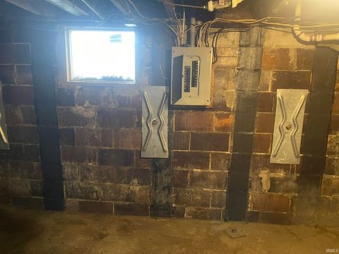 Tiny photo for 112 N Lincoln Street, Kendallville, IN 46755 (MLS # 202541356)